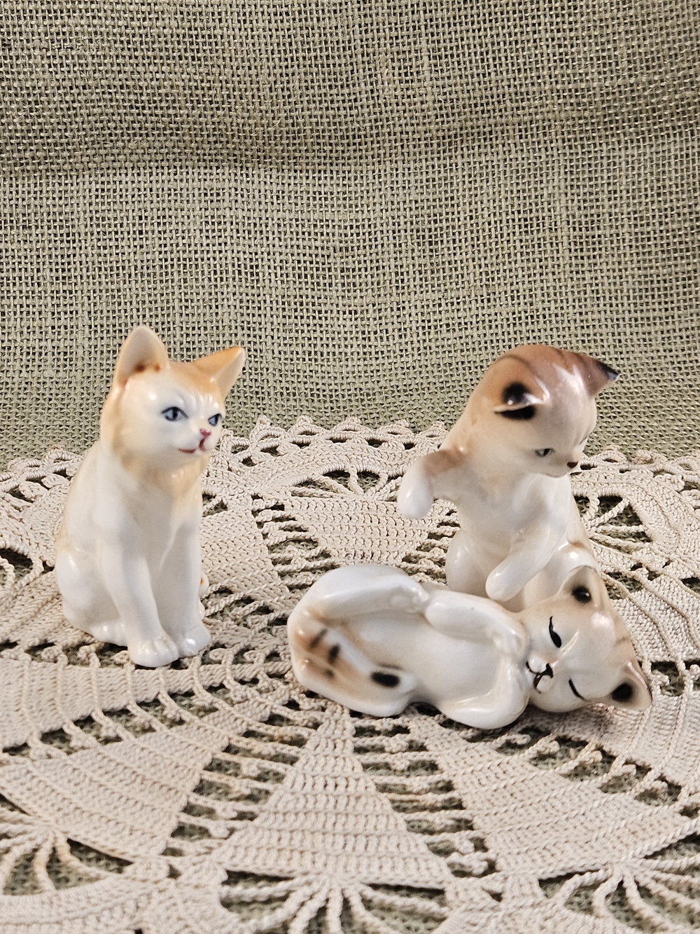 Vintage Enesco Playful Ceramic Cat Trio Tabby Calico
